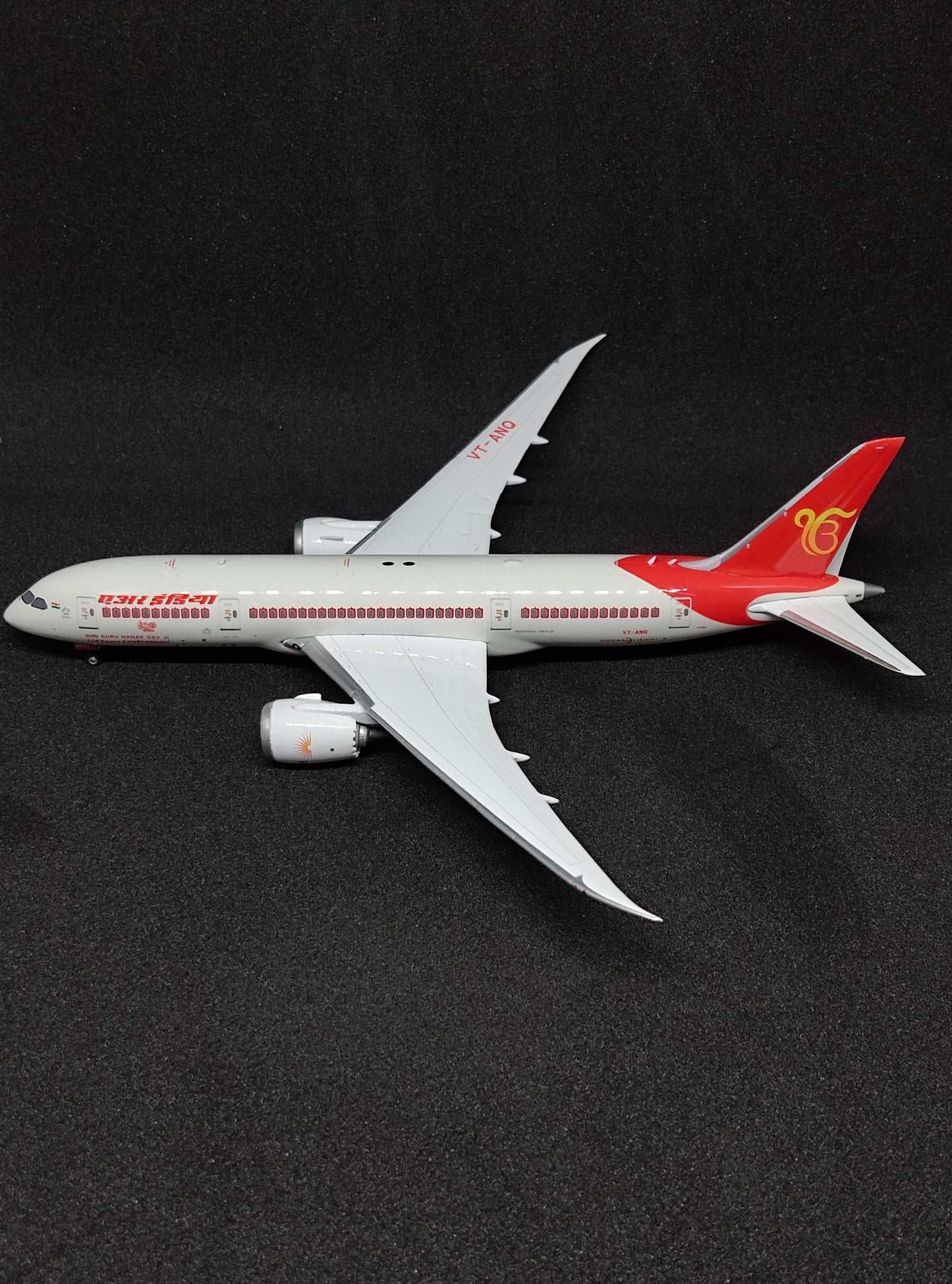Air India Boeing 787-8 (Shri Guru Nanak Dev Ji 550 Years Celebration Livery) VT-ANQ 1/400 Aircraft Scale Model Phoenix