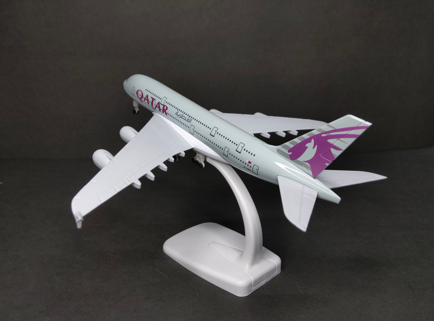 Qatar Airways Airbus A380-800 A7-APB 20cms Airplane Model