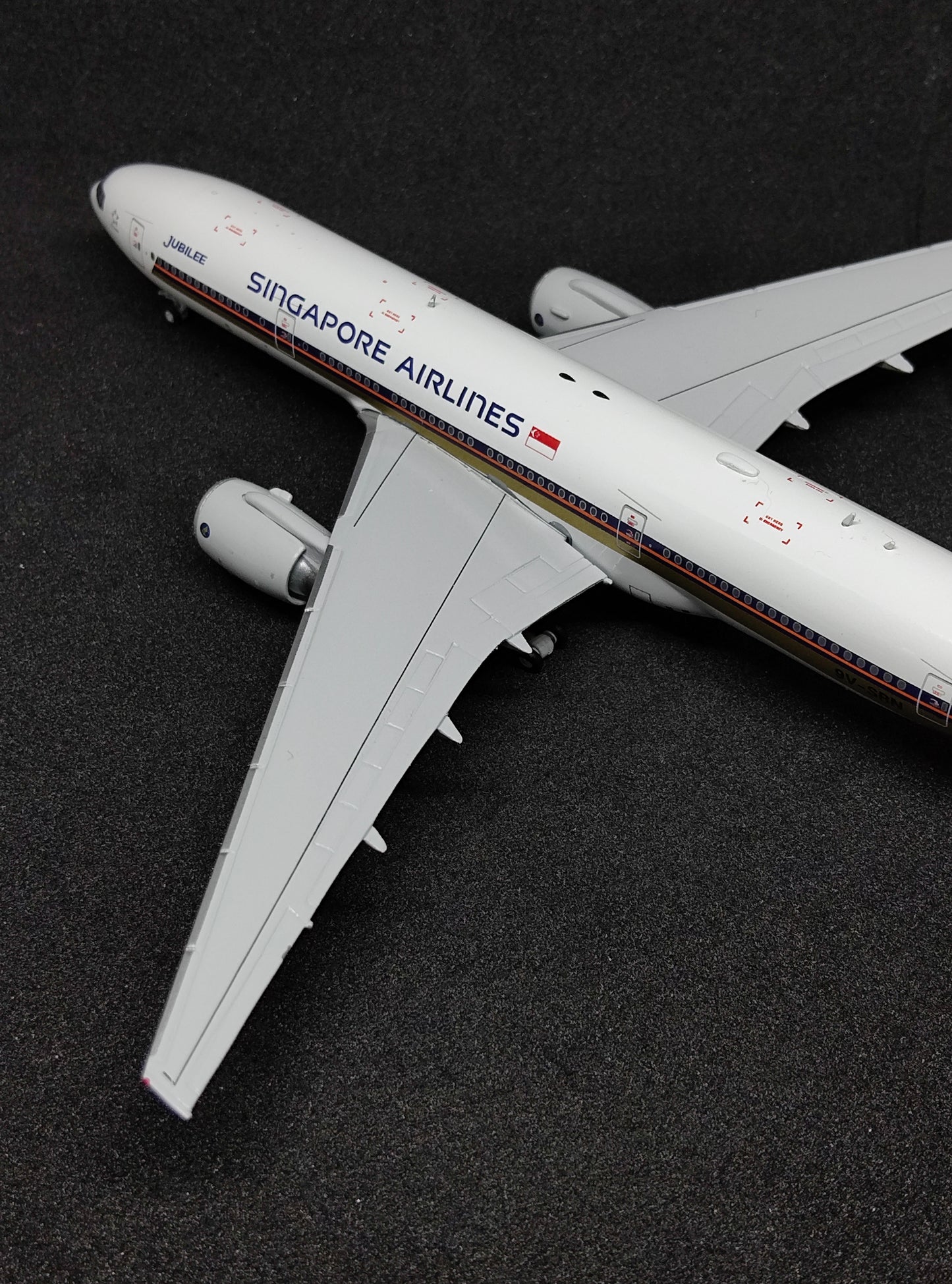 Singapore Airlines Boeing B777-200ER 9V-SRN Diecast Scale Model JCWings